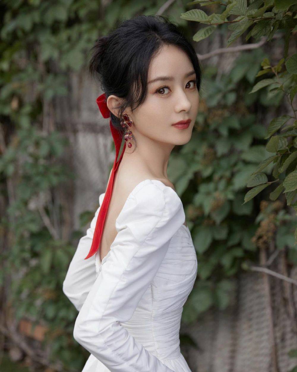 9 Fakta Peran Zhao Li Ying Di Drama China Wild Bloom