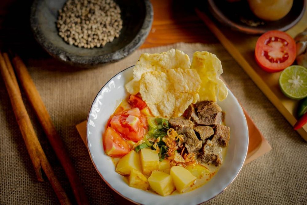 5 Rekomendasi Tempat Makan Soto di Tangerang, Dagingnya Empuk!