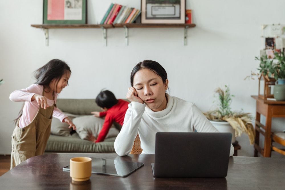 5 Alasan Kamu Gak Perlu Berteman dengan Seisi Kantor 