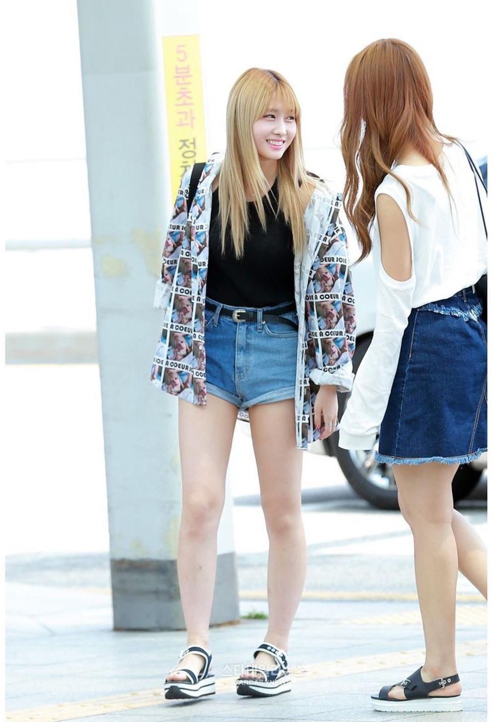 13 Ide Padu Padan Short Pants ala Momo Twice, Simpel Buat OOTD!  