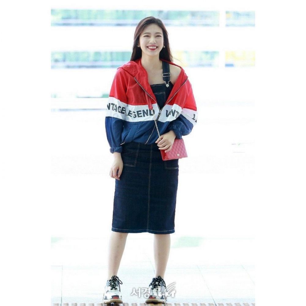 15 Ide Outfit Jeans ala Member Red Velvet, Stylish Santai Buat OOTD