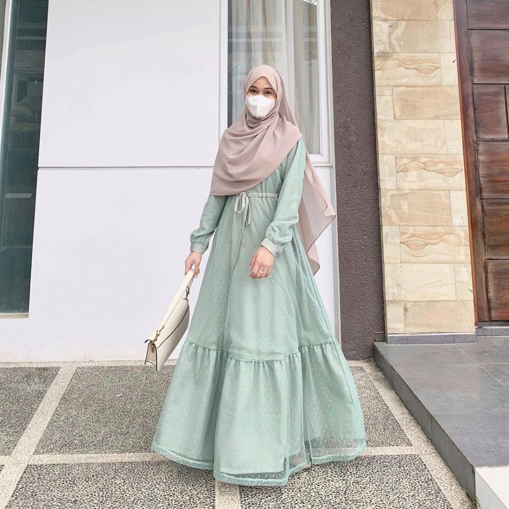 9 Outfit Kondangan Syari ala Selebgram Windy Erlisa, Trendi!