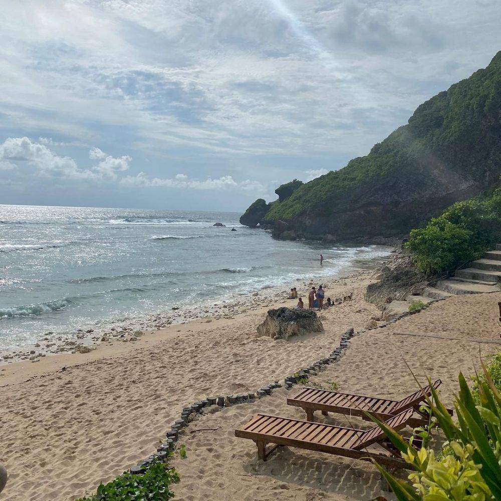 10 Potret Pantai Nyang Nyang Surga Tersembunyi Di Uluwatu 1157