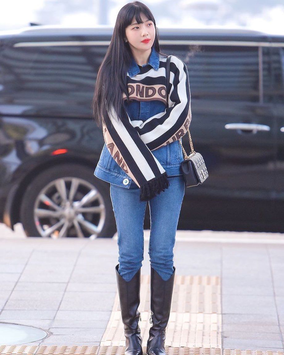 15 Ide Outfit Jeans ala Member Red Velvet, Stylish Santai Buat OOTD