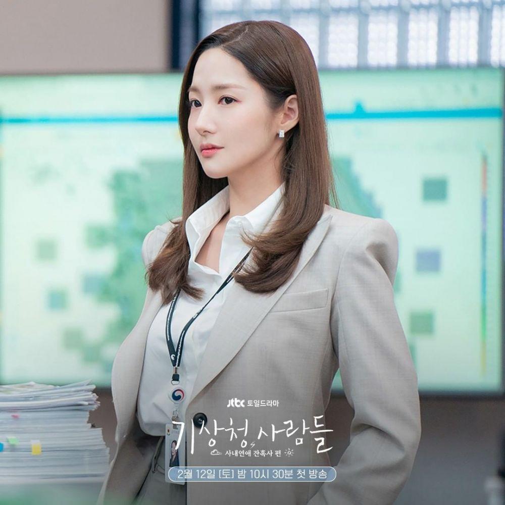 10 Ide Outfit Kantor ala Park Min Young di Forecasting Love & Weather