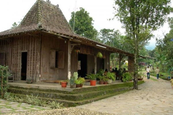 10 Nama Bagian Rumah dalam Bahasa Jawa