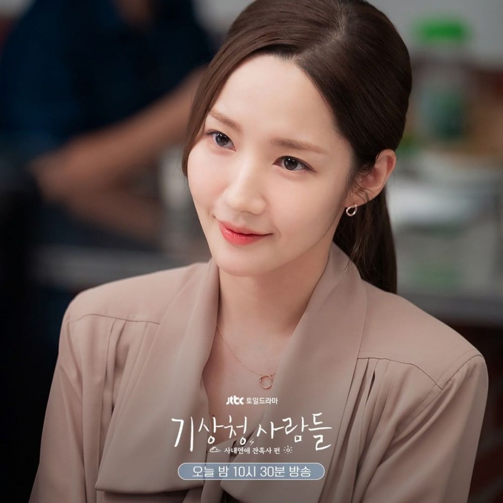 10 Ide Outfit Kantor ala Park Min Young di Forecasting Love & Weather
