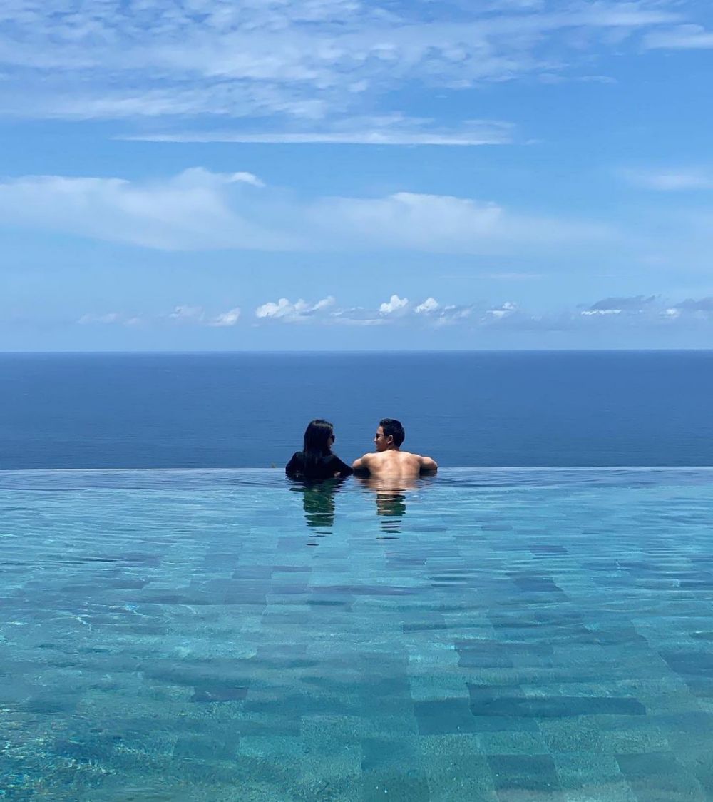 12 Potret Honeymoon Belva-Sabrina di Bali, Romantis Abis!