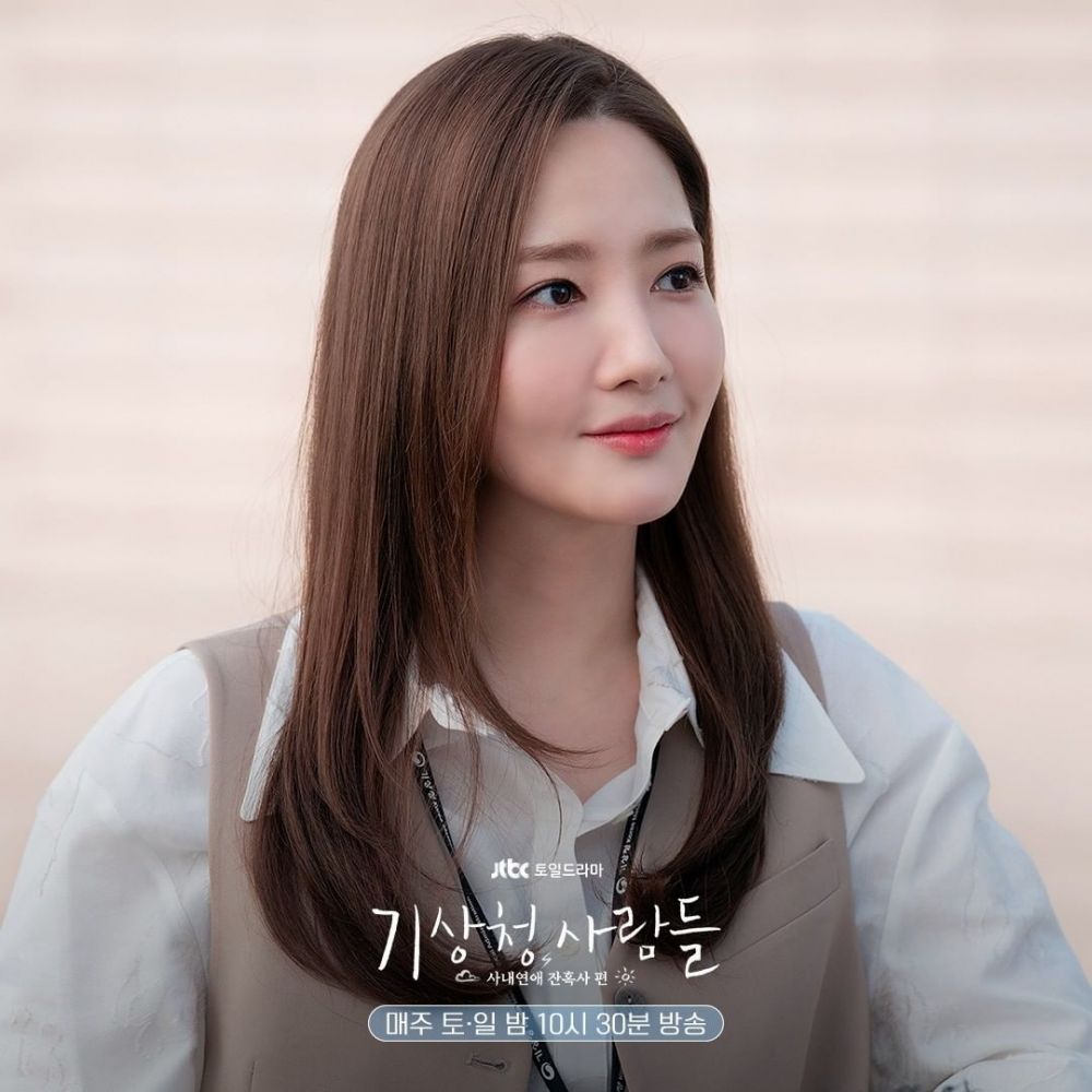 10 Ide Outfit Kantor ala Park Min Young di Forecasting Love & Weather