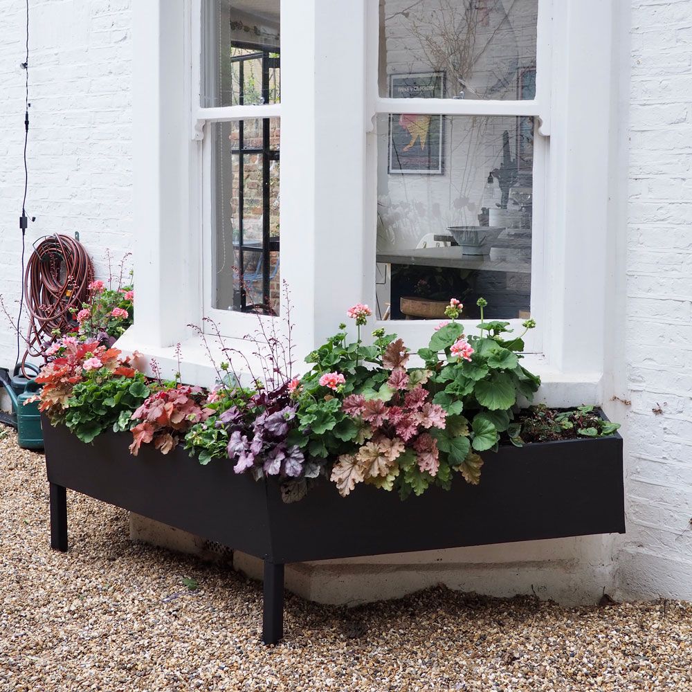 Window flowerbox Side view