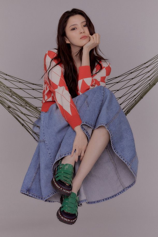 13 Ide Outfit Kasual ala Aktris Han So Hee, Boyish Hingga Girly! 