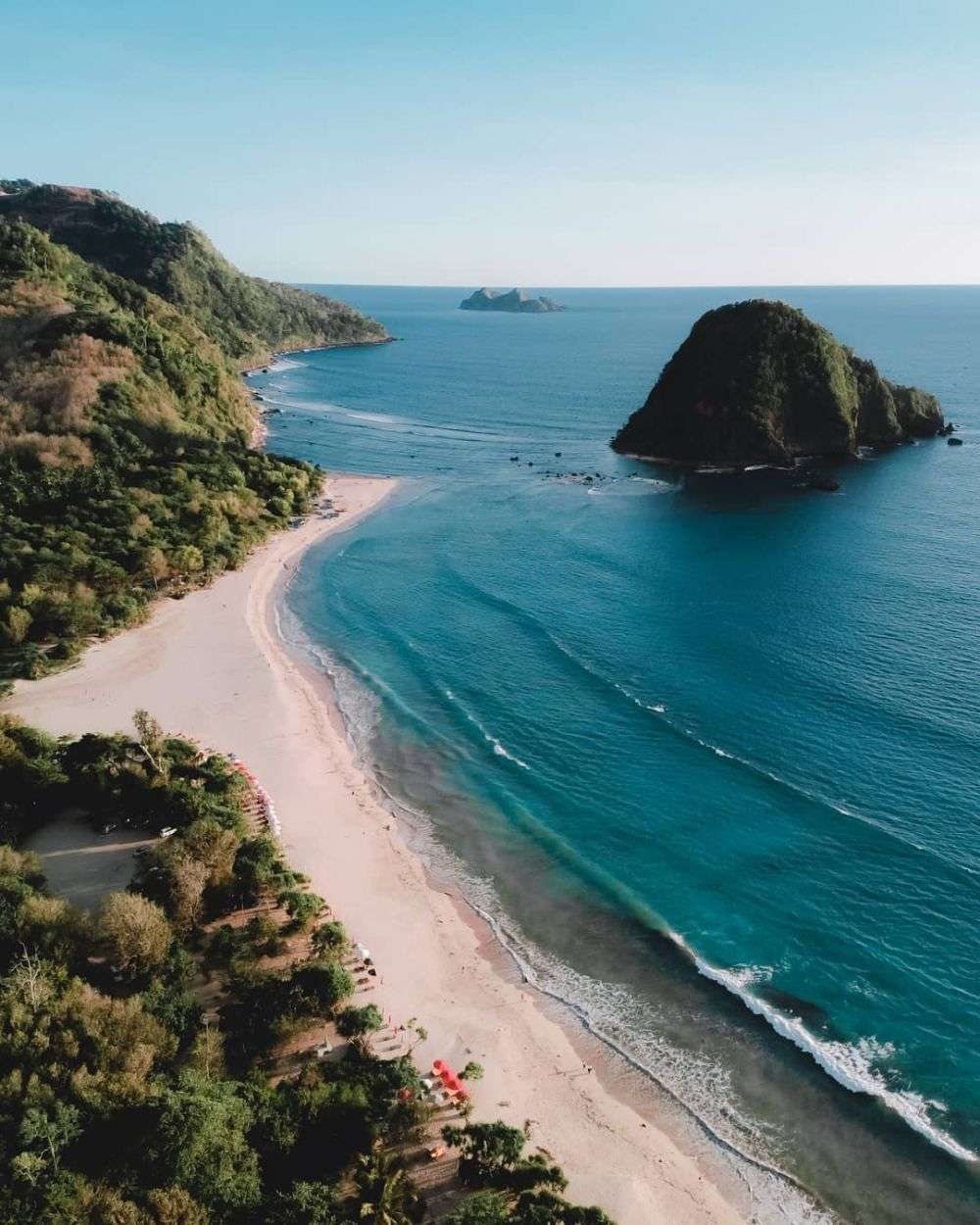 Pantai Pulau Merah, Surganya Peselancar Dan Pemburu Sunset