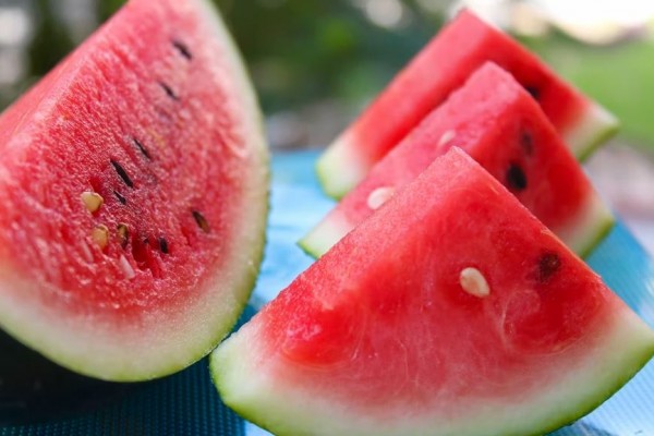 5 Tips Memilih Semangka yang Manis dan Segar, Perhatikan Bentuknya!