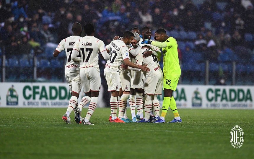 Kalahkan Cagliari, AC Milan Nyaman di Puncak Klasemen