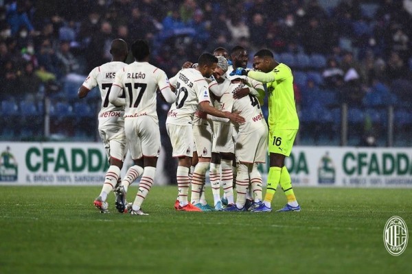 Kalahkan Cagliari, AC Milan Nyaman di Puncak Klasemen