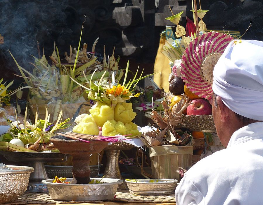 Bedanya Hari Raya Kuningan dan Galungan di Bali