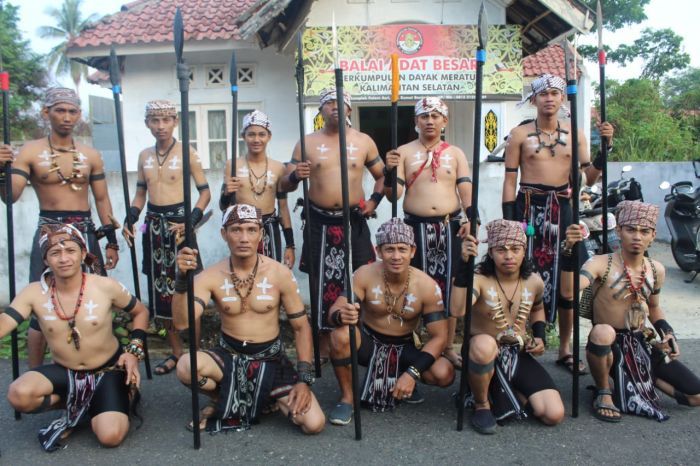 Eksplorasi 9 Jenis Senjata Tradisional Asli dari Kalimantan 