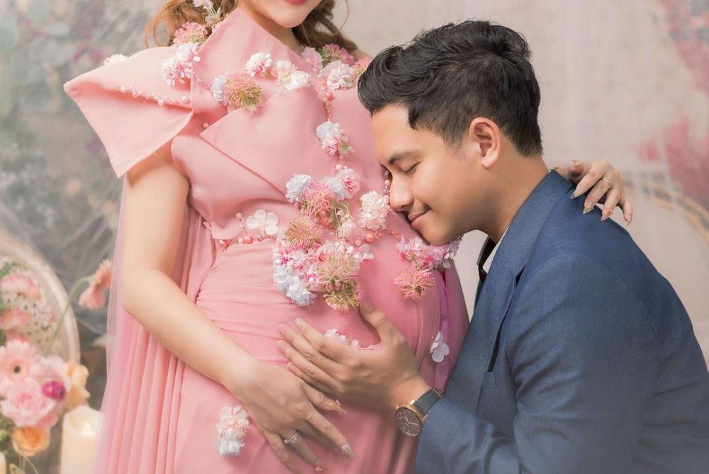 10 Potret Maternity Shoot Nanda Arsyinta Bersama Suami