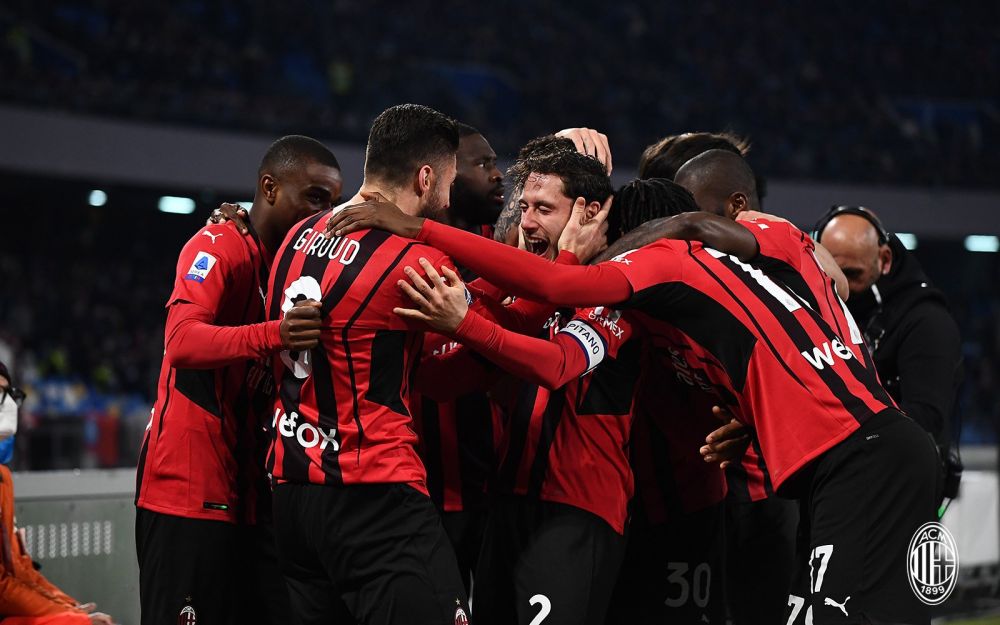 Taklukan Napoli di Kandangnya, AC Milan Rebut Puncak Klasemen