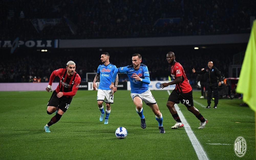 Conquering Napoli at home, AC Milan won the top of the standings