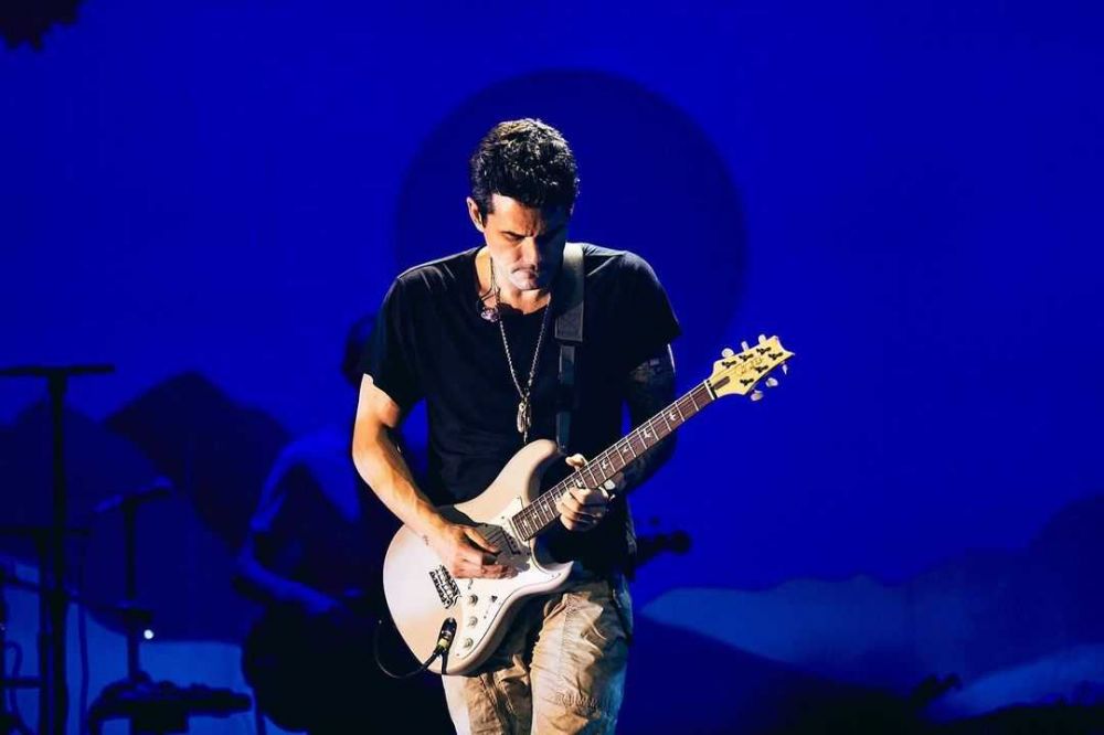 10 Pesona John Mayer Main Gitar di Atas Panggung