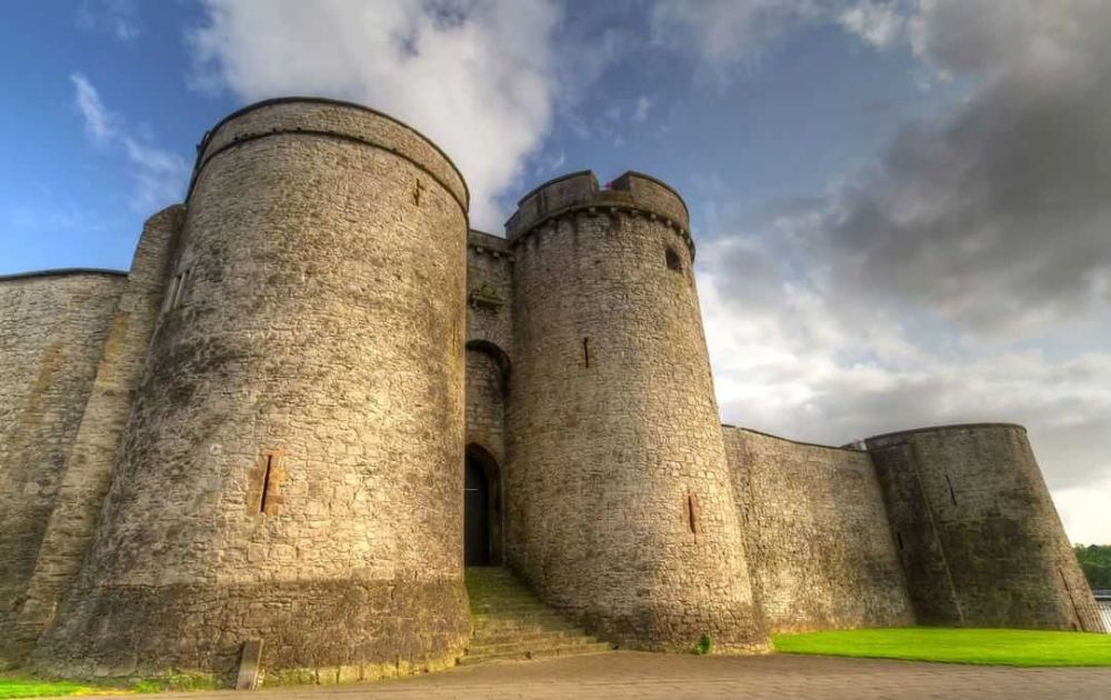 John castle. Фото до Джона в замке. Walls of Limerick.