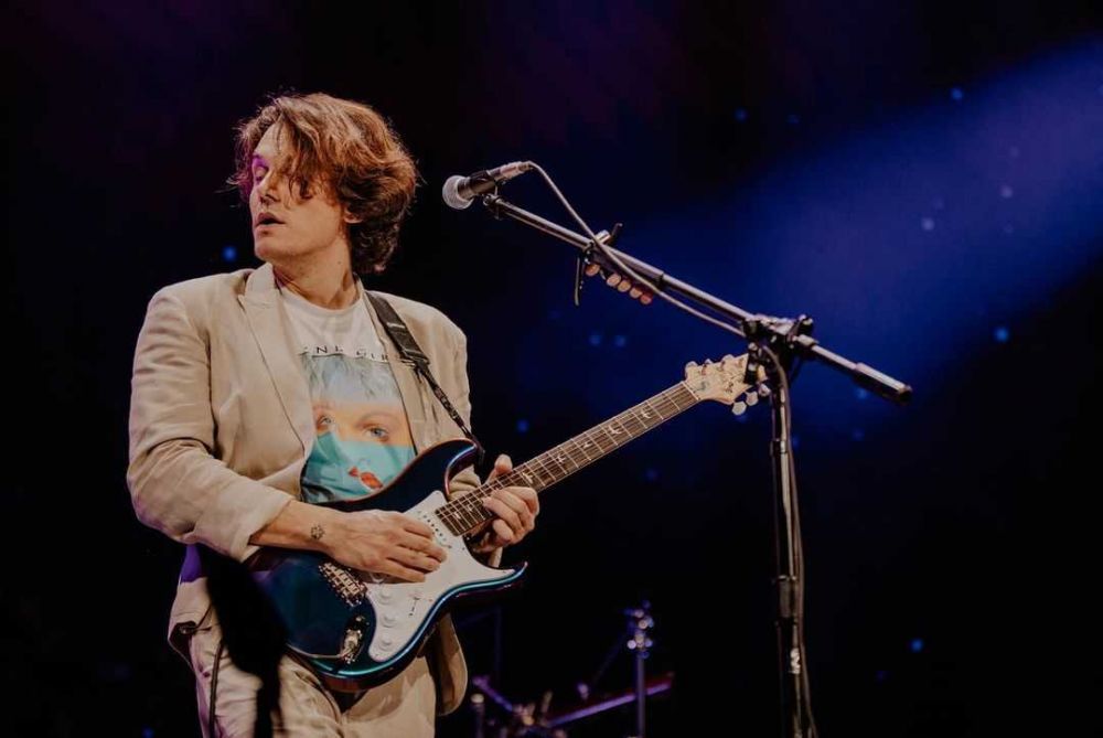 10 Pesona John Mayer Main Gitar di Atas Panggung