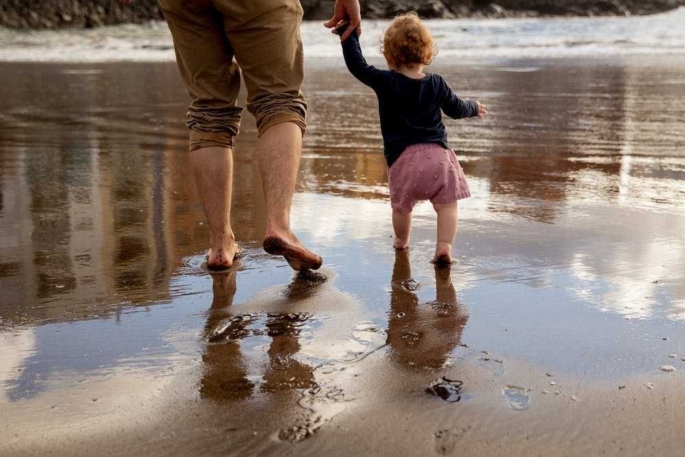 5 Hal yang Penting Diperhatikan saat Mengajak Anak ke Pantai