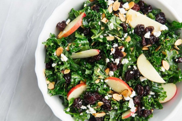 Resep Kale and Apple Salad, Cocok untuk Menu Diet yang Segar!