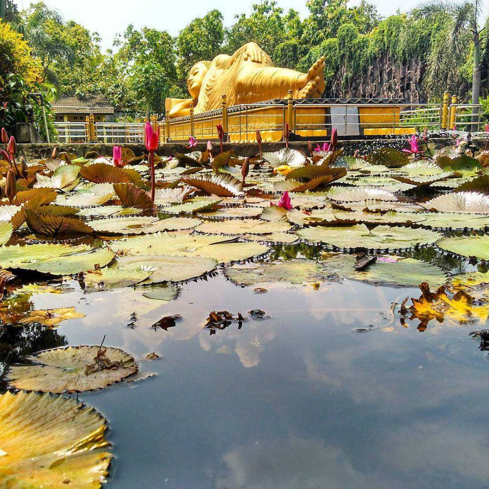 Potret Patung Buddha Tidur Di Mojokerto