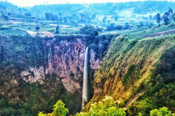 5 Objek Wisata Air Terjun Tertinggi di Pulau Sumatra