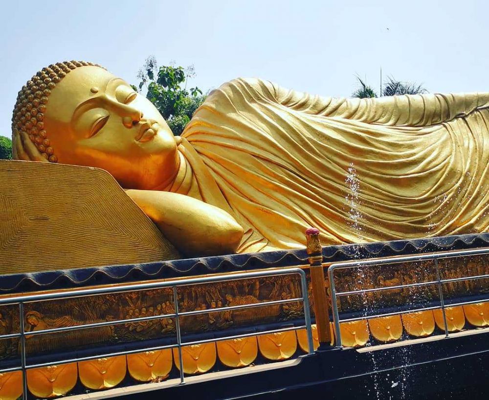 Potret Patung Buddha Tidur Di Mojokerto