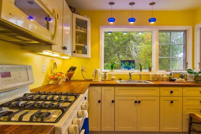9 Desain Dapur dengan Sentuhan Warna Kuning, Eye Catching!