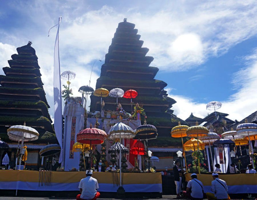 5 Piodalan Pura di Bali saat Purnama Sasih Kadasa