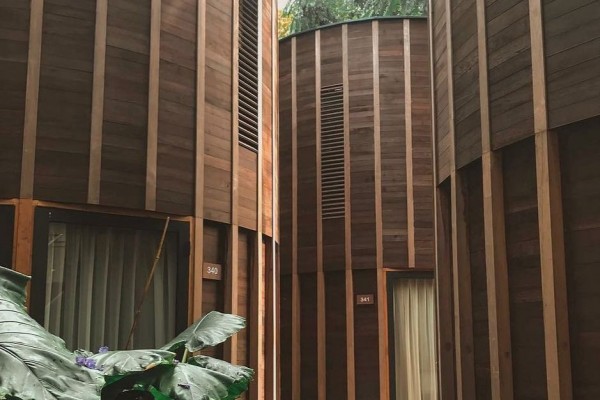 9 Potret Blackbird Hotel Bandung, Kamar Tanpa Sudut Beratap Kaca