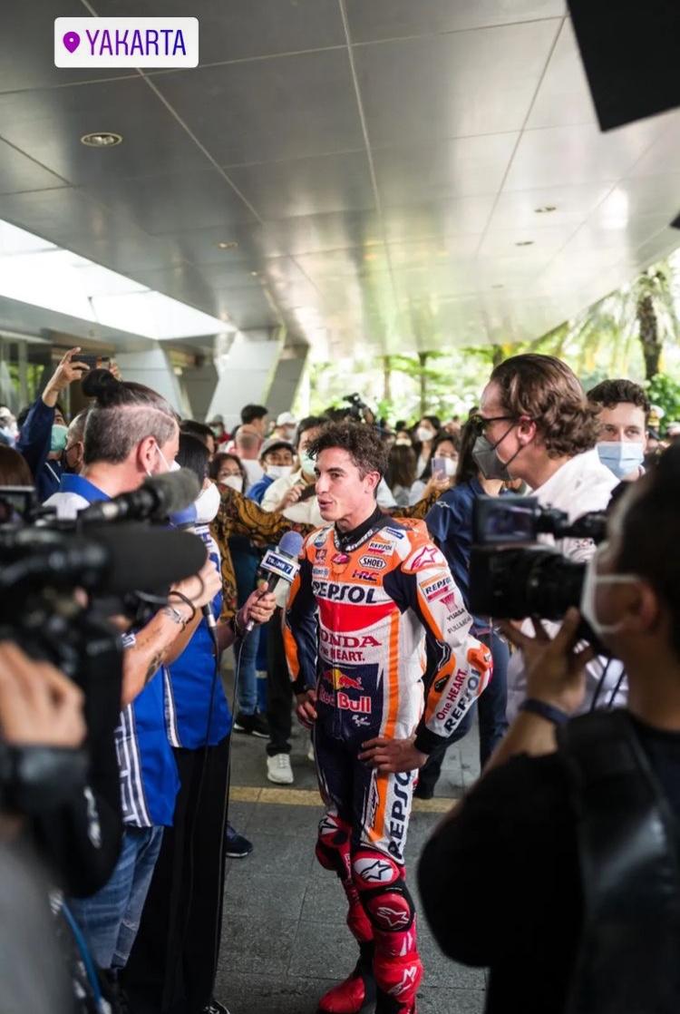 Kocak! Marc Marquez Burnout, Warganet:  Awas Depan Polisi Bang!