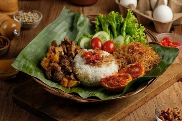 8 Rekomendasi Nasi Uduk Paling Enak di Bandung