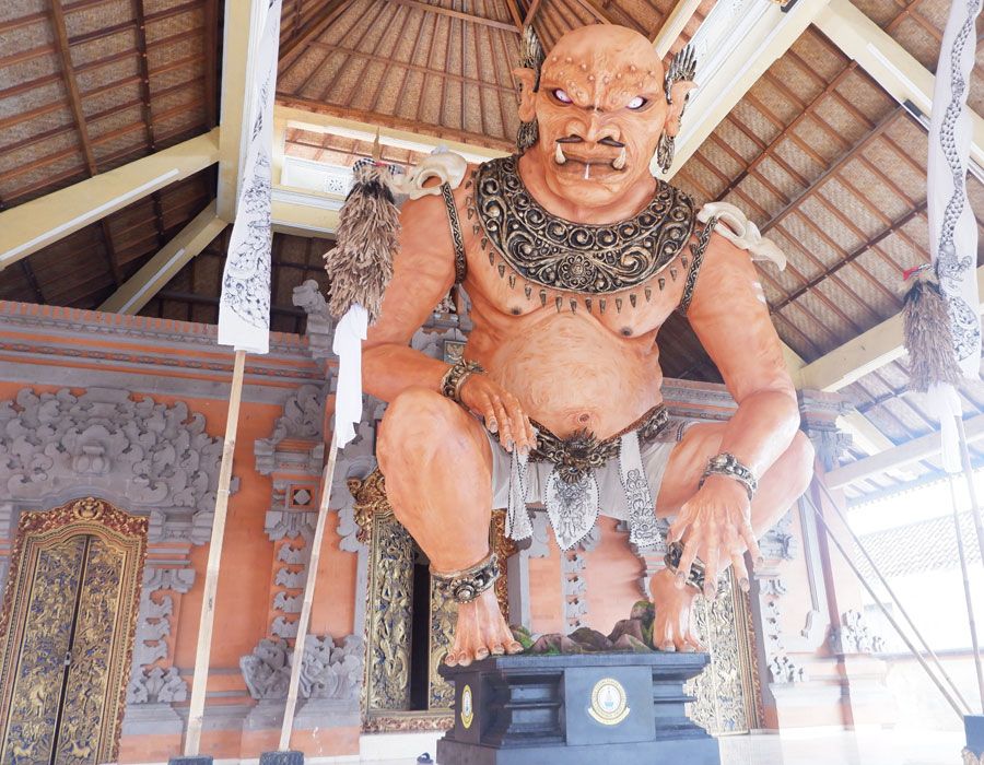 10 Potret Ogoh-ogoh di Denpasar Selatan, dari Arang dan Daun
