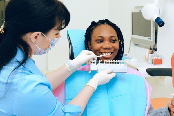 5 Hal yang Perlu Dipertimbangkan sebelum Melakukan Bleaching Gigi