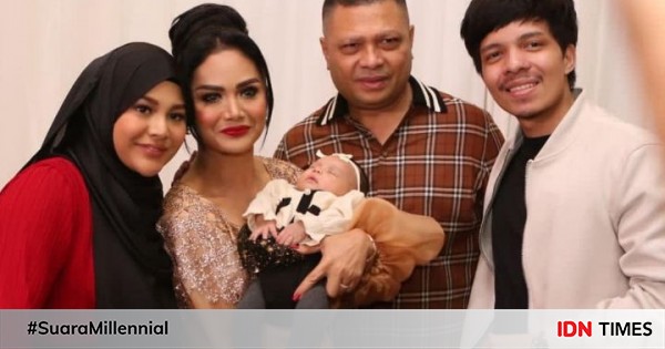 12 Potret Ameena Beri Kejutan Di Ulang Tahun Krisdayanti