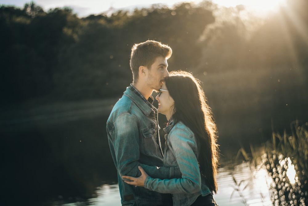 5 Tanda Pasangan Kekasih Berada dalam Hubungan Berkomitmen 