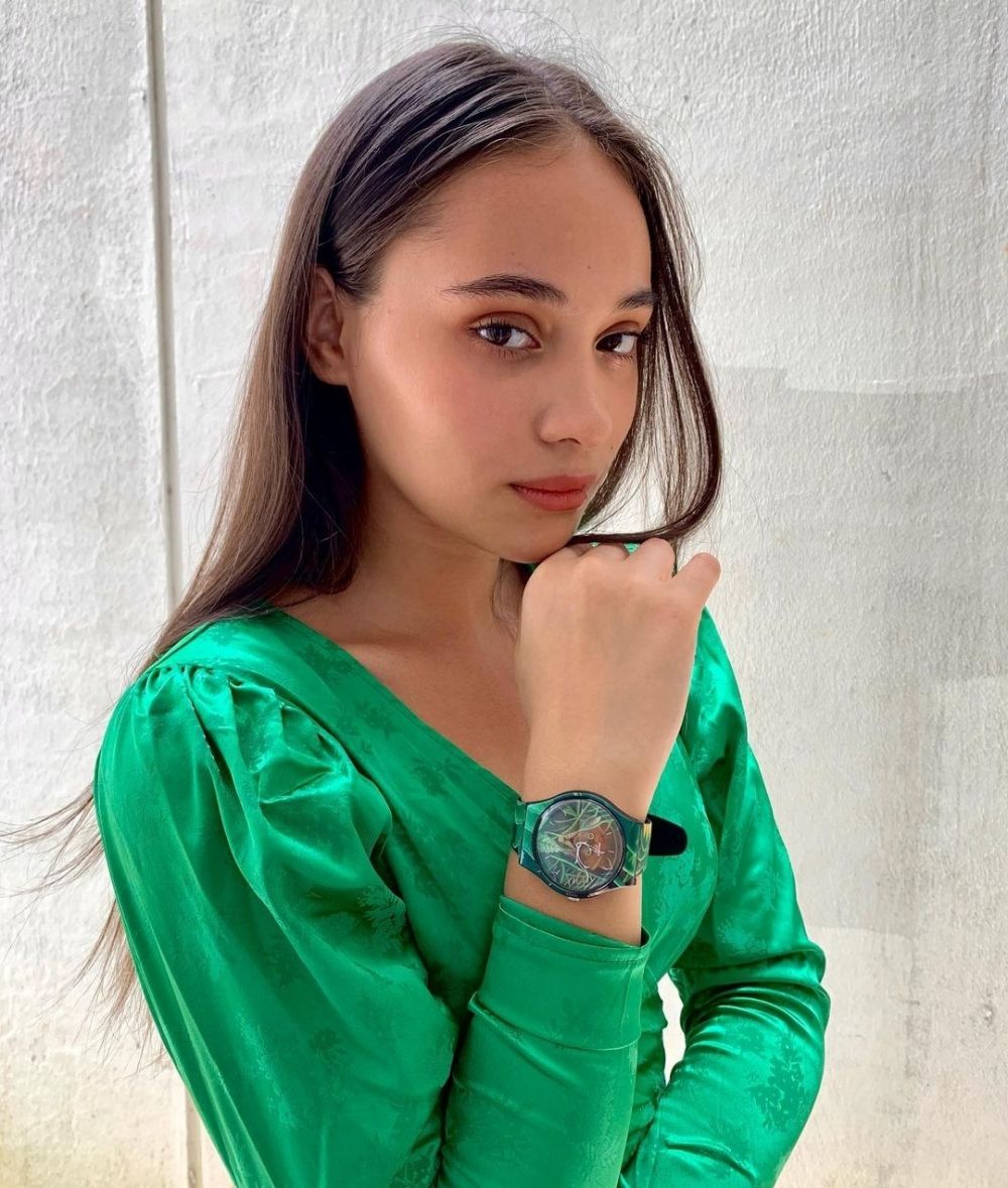 10 Potret Close Up Aurora Ribero yang Bule Banget, Menawan!