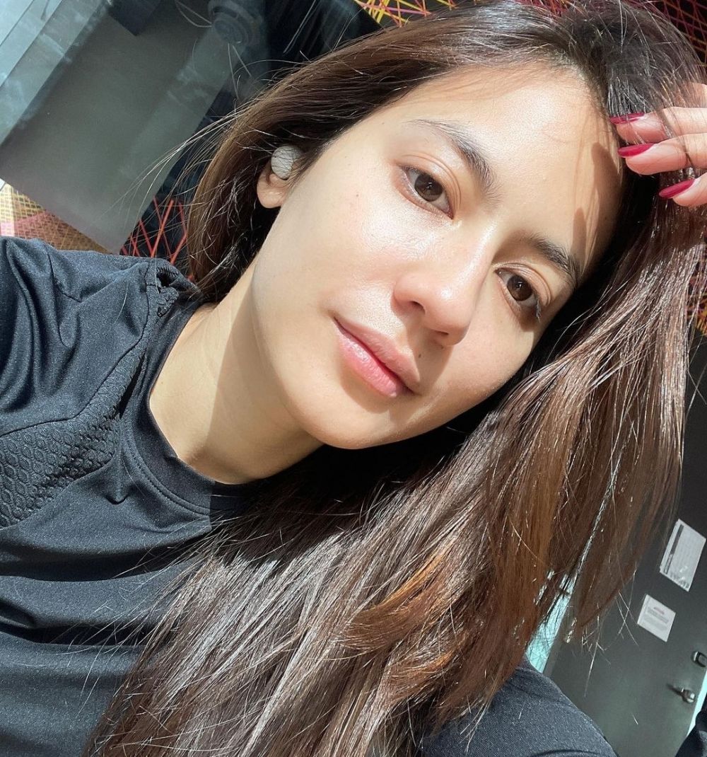 Alami Banget, 9 Potret Bare Face Pevita Pearce yang Memukau