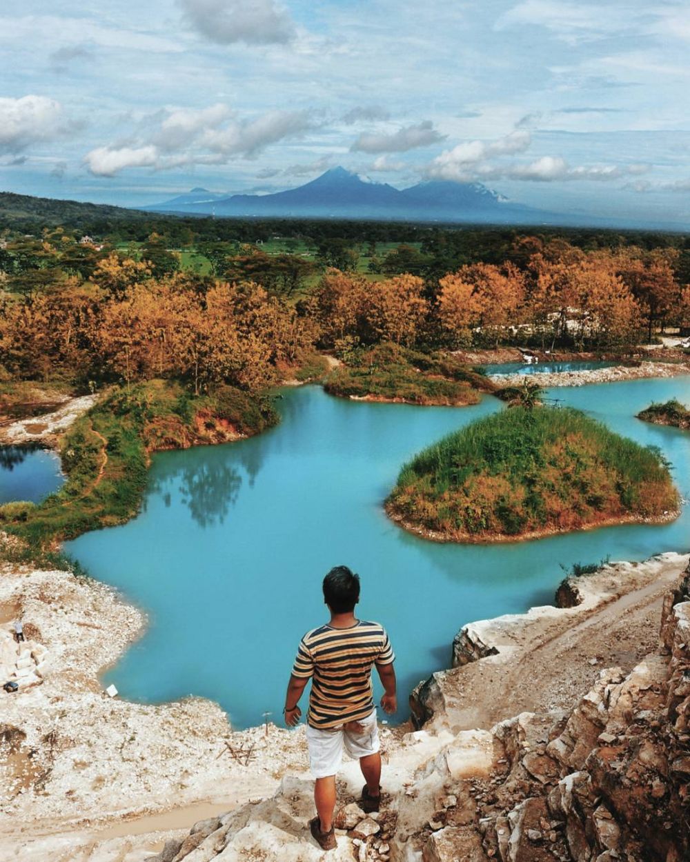 5 Telaga Cantik di Indonesia, Rugi kalau Belum ke Sini 