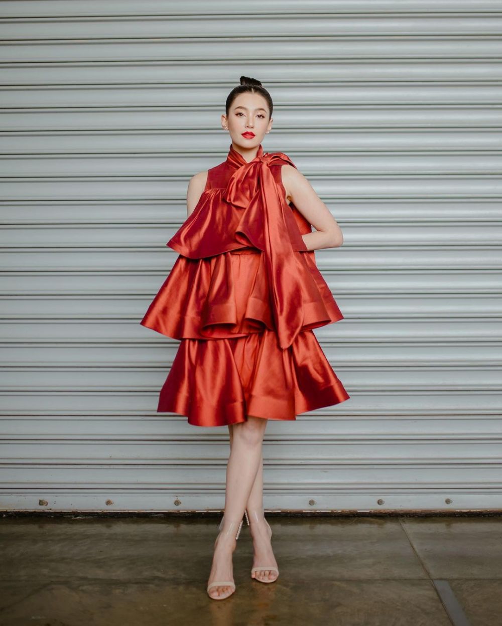 9 Outfit Serba Merah ala Aktris Thailand Bella Campen, Dominasi Dress