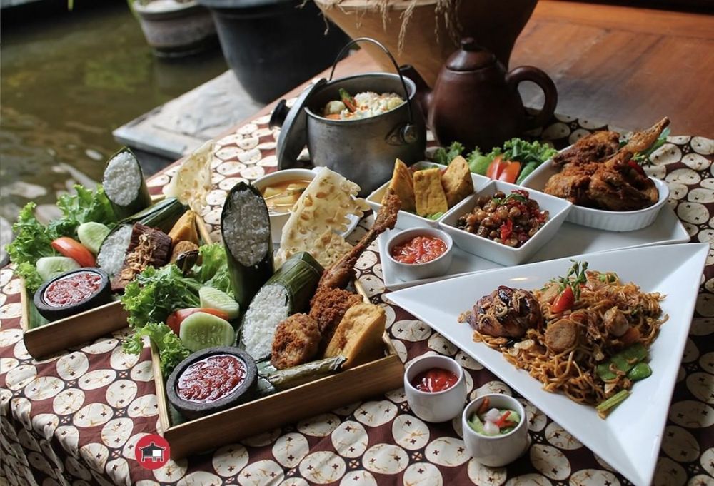 Tempat Makan Lesehan di Garut Menyajikan Makanan Khas Sunda 