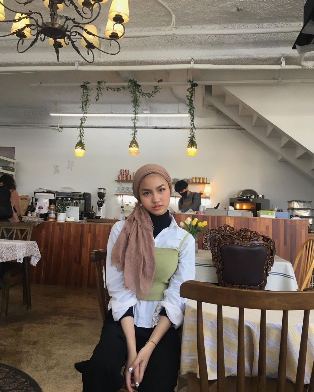 10 OOTD Hijab ala Xaviera Putri, Ide Korean Hijab Outfit