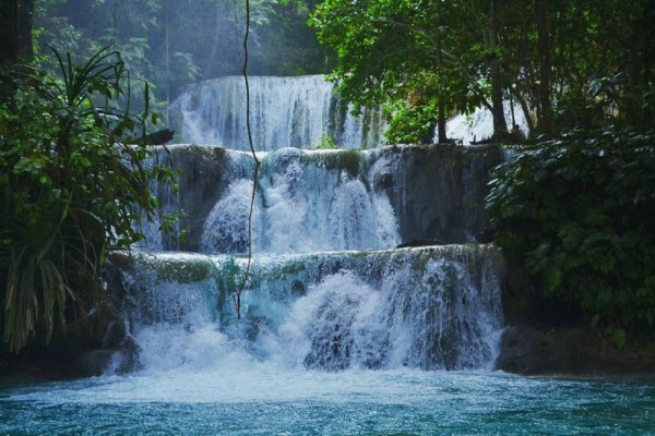 9 Potret Air Terjun Piala Air Terjun Bertingkat Nan Eksotis