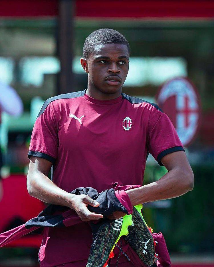 10 Potret Pierre Kalulu, Bek Muda Andalan AC Milan