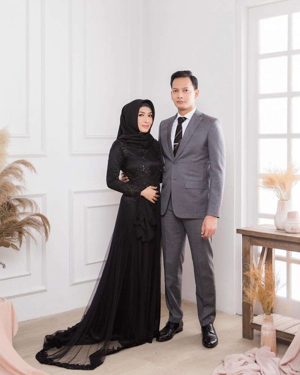 9 Artis Yang Nikah Lewat Taaruf Dengan Nonseleb, Adem Ayem!